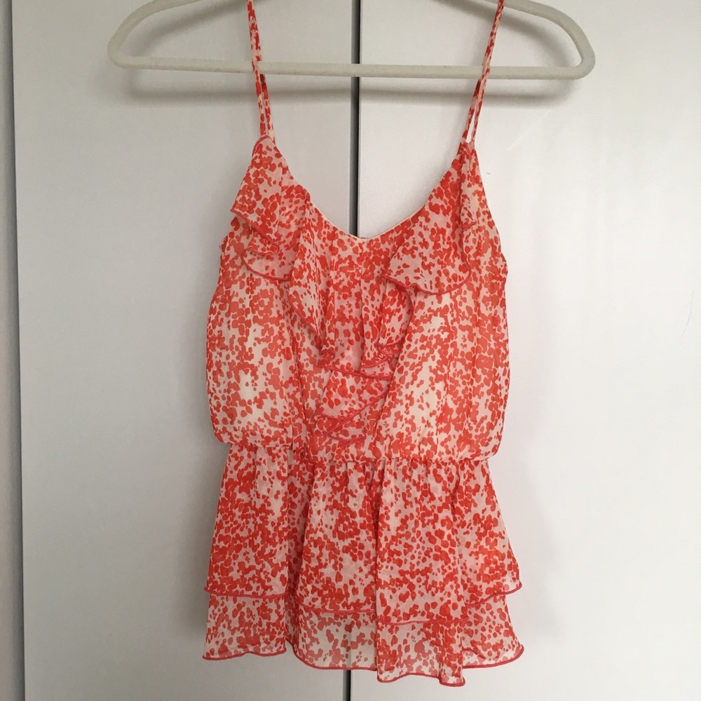Feminine Tiered Printed Top - Picture 4 of 4